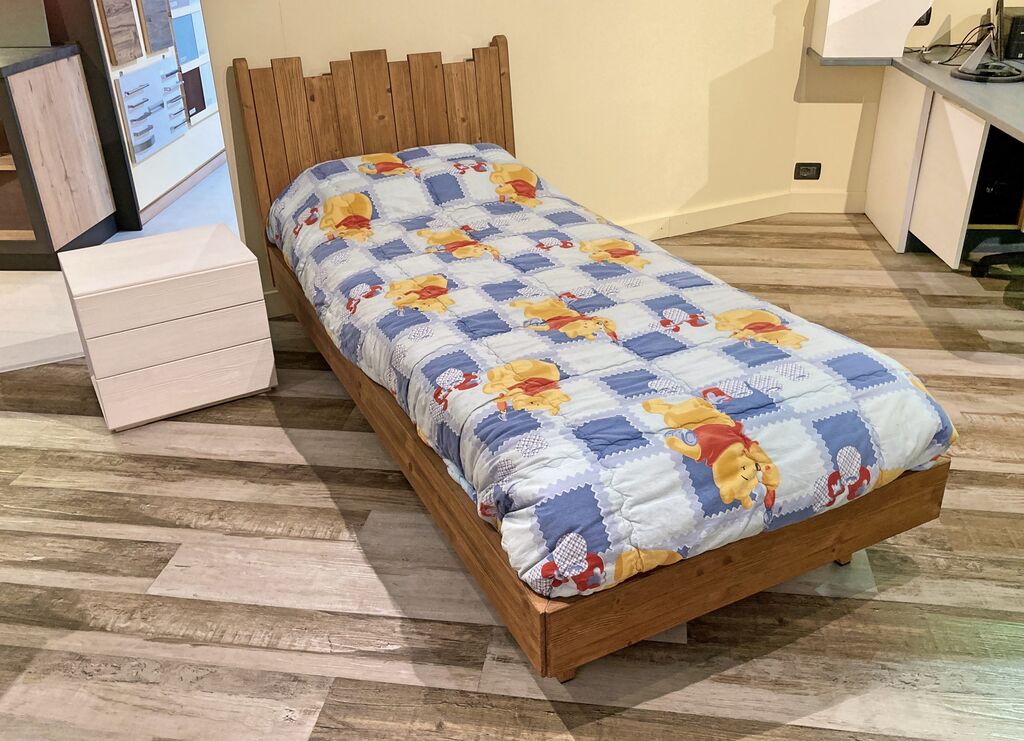 5332250 Letto e comodino abete moderni